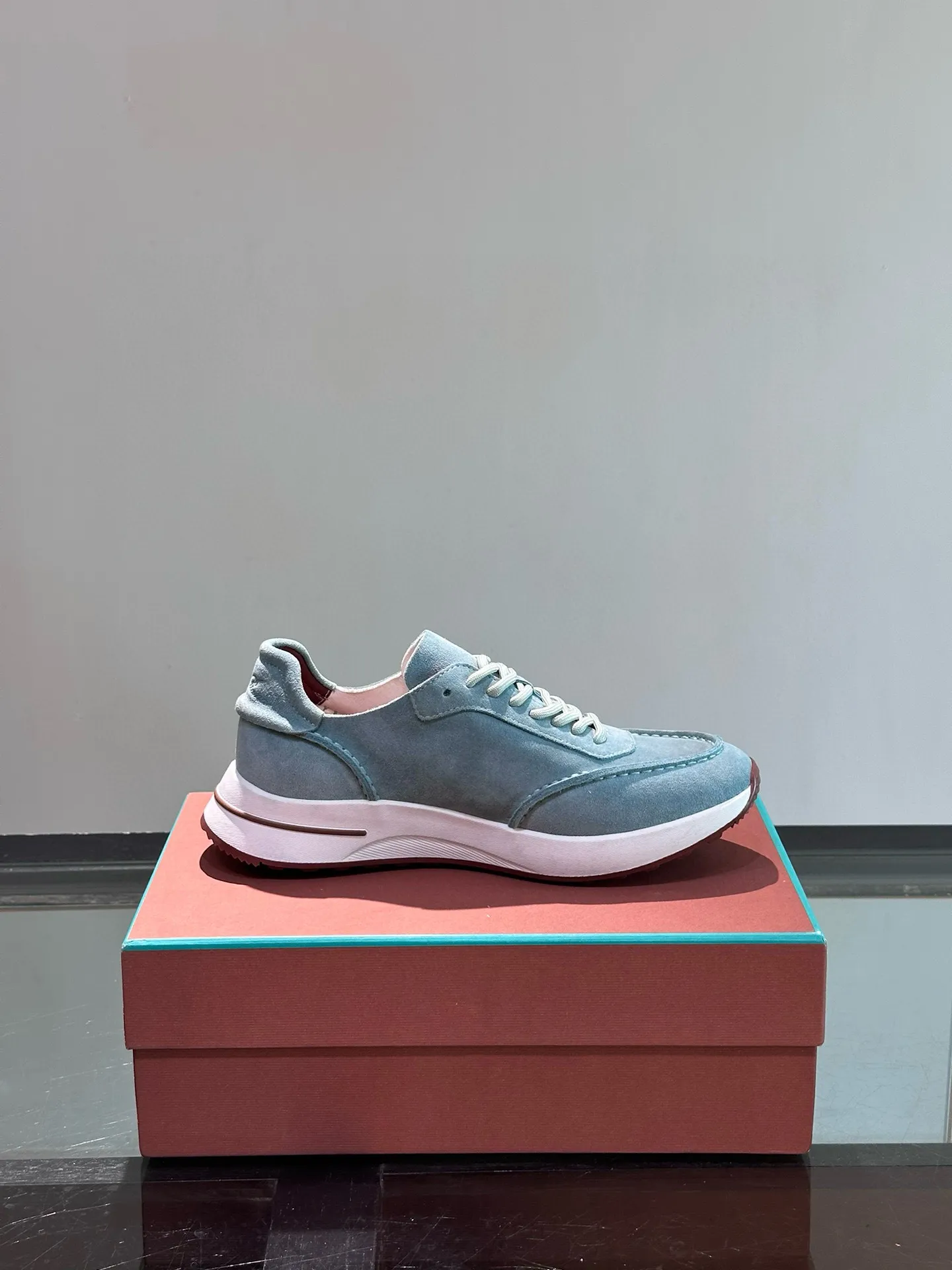 Factory price: 540💰Loro men's shoes💰iana niche Loro classic jogging shoes, men's lace-up casual shoes and sneakers, high-quality lightweight and comfortable fabrics, suitable for outdoor leisure, the color scheme is young and energetic, and it looks great with sportswear or casual suits! Size: 39-46 (customized sizes of 45 and 46 are non-refundable)